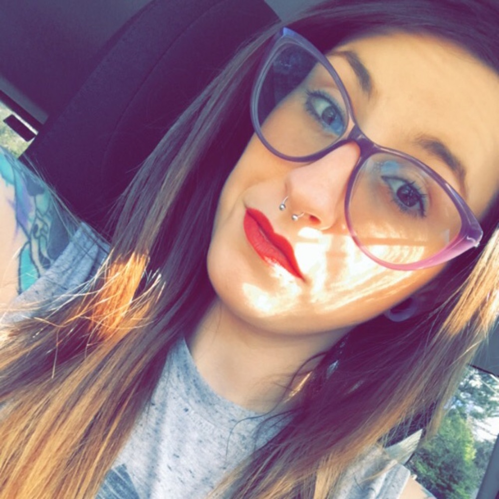 Meet your Posher, Kayla